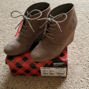 Arizona Lace-up Suede booties